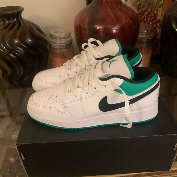 Air jordan size 7Y - Picture 3 of 4